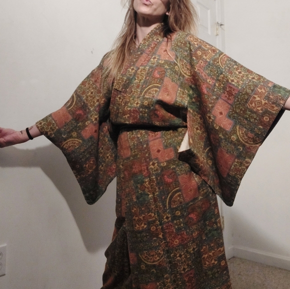 Vintage 50's 60's Japanese silk Kimono w/ tapestry design - Picture 4 of 16